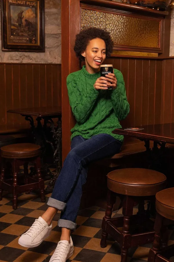 Super Soft Raglan Crew Sweater In Green